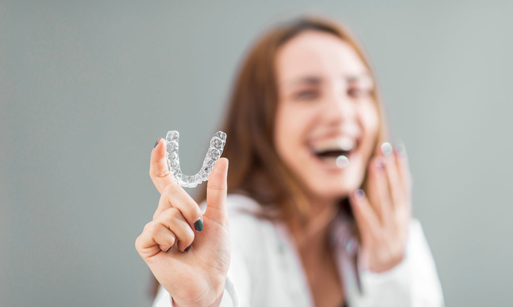 Behandlung mit durchsichtigen Schienen der Firma Invisalign